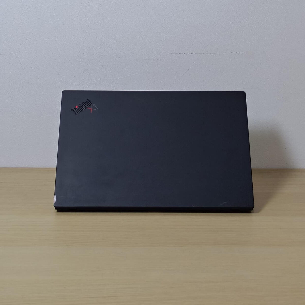 Lenovo Thinkpad X1 Carbon Gen 8 Belakang Tengah Lenovo Thinkpad X1 Carbon Gen 8 Belakang Tengah Butik Laptop