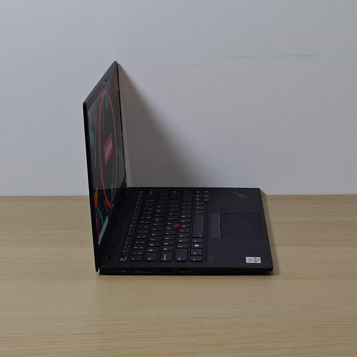 Lenovo Thinkpad X1 Carbon Gen 8 Samping Kanan Butik Laptop